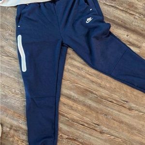 Nike sweat suit!! Woman’s extra large only worn once!!